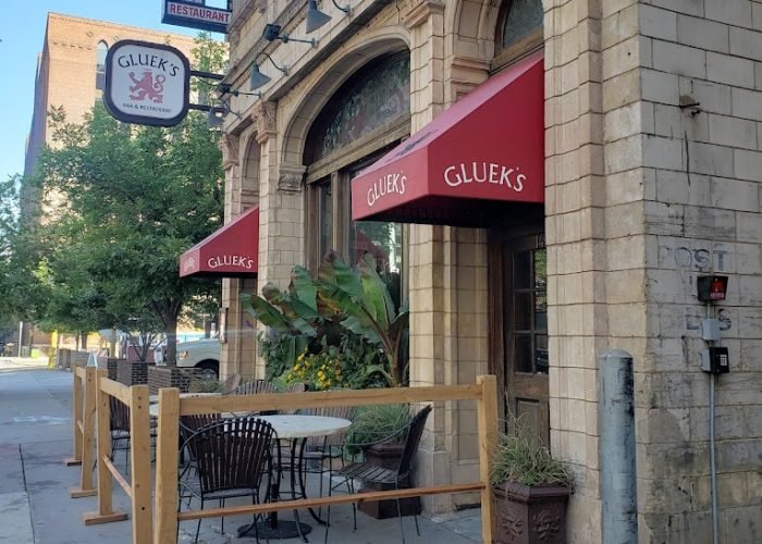 Gluek’s Restaurant & Bar